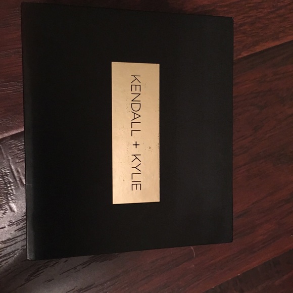 Brand new Kendal and Kylie watch set - Picture 4 of 4